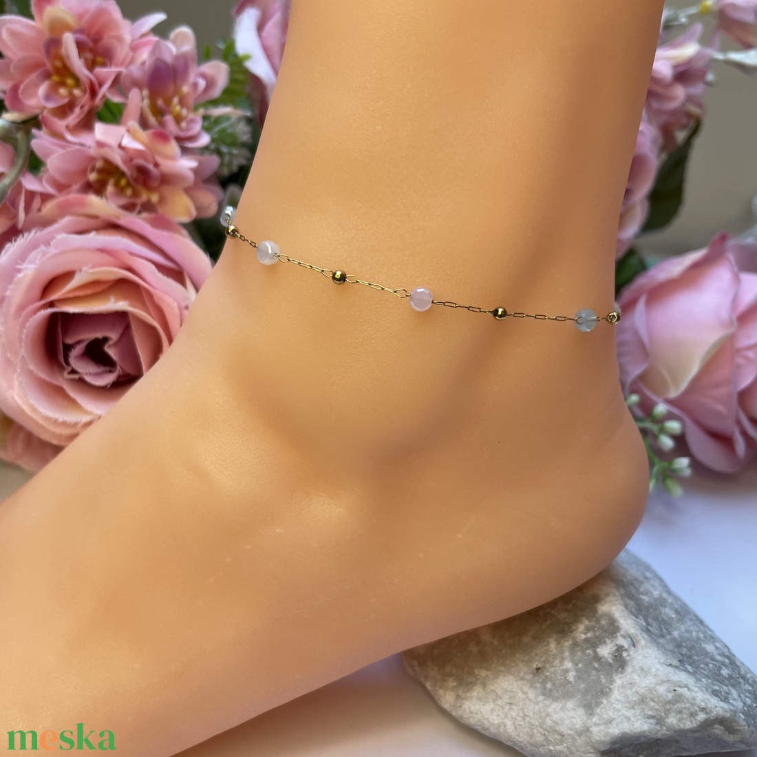 Nemesacél arany színű bokalánc apró csiszolt kristályokkal 21+5 cm - ékszer - lábdísz és testékszer - bokalánc - Meska.hu Nemesacél arany színű bokalánc apró csiszolt kristályokkal 21+5 cm - ékszer - lábdísz és testékszer - bokalánc - Meska.hu