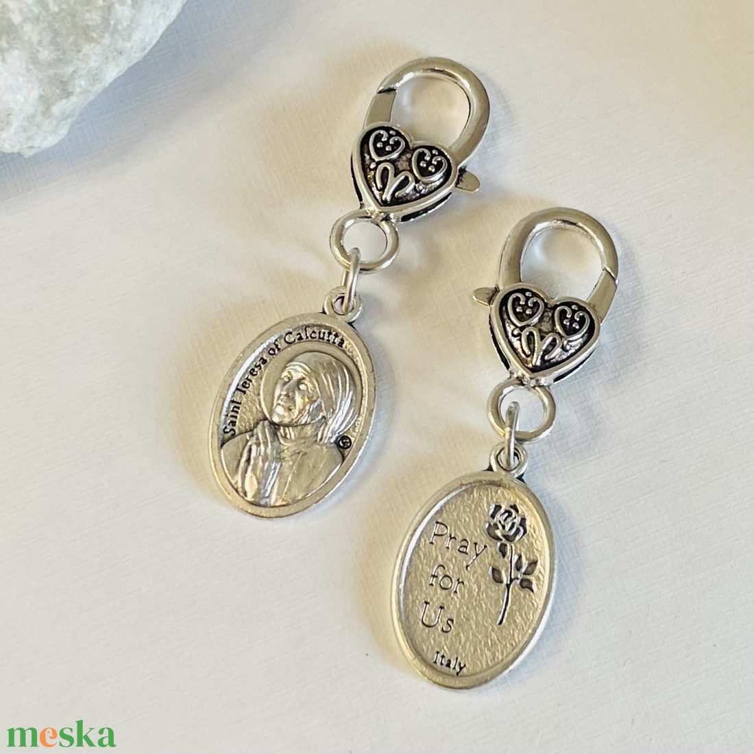 Szent Teréz anya amulett kulcstartó táskadísz - táska & tok - kulcstartó & táskadísz - kulcstartó - Meska.hu Szent Teréz anya amulett kulcstartó táskadísz - táska & tok - kulcstartó & táskadísz - kulcstartó - Meska.hu