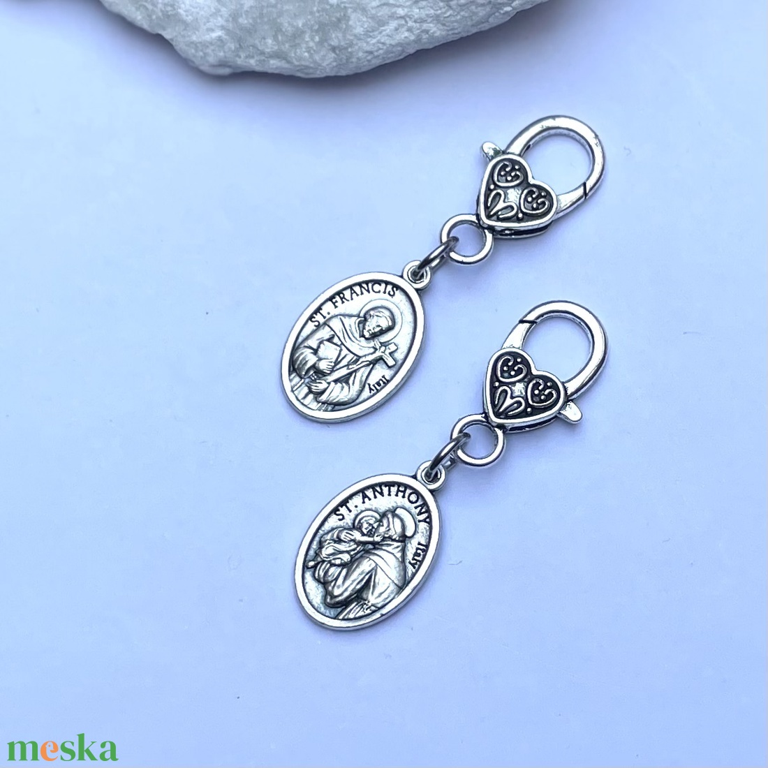 Szent Antal + Assisi Szent Ferenc amulett kulcstartó táskadísz - táska & tok - kulcstartó & táskadísz - kulcstartó - Meska.hu Szent Antal + Assisi Szent Ferenc amulett kulcstartó táskadísz - táska & tok - kulcstartó & táskadísz - kulcstartó - Meska.hu