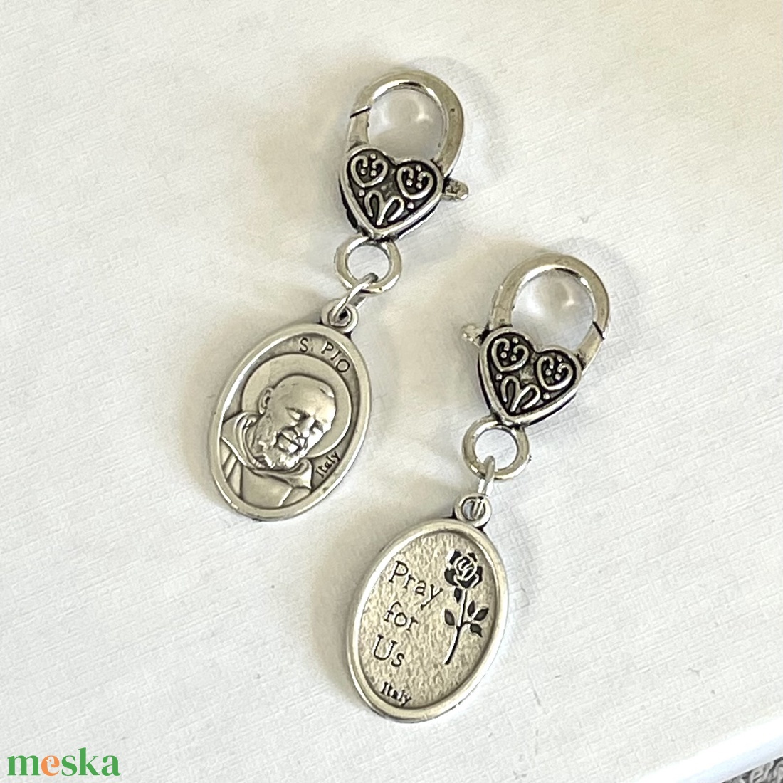 Szent Pio atya amulett kulcstartó táskadísz - táska & tok - kulcstartó & táskadísz - kulcstartó - Meska.hu