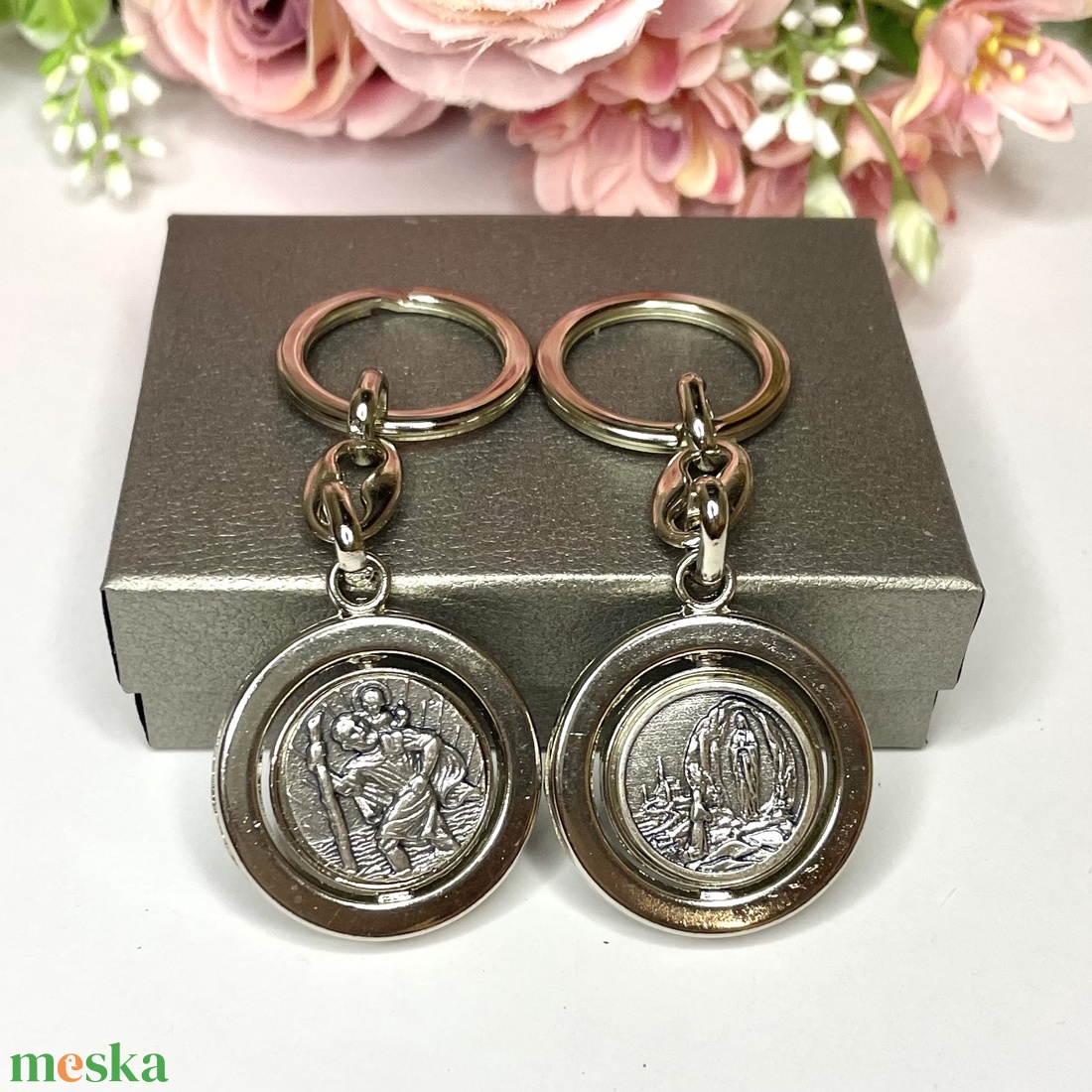 Szent Kristóf és Lourdesi Szűz Mária forgós kulcstartó amulett - táska & tok - kulcstartó & táskadísz - kulcstartó - Meska.hu
