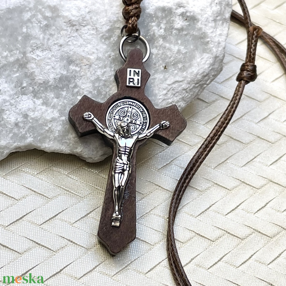 Szent Benedek keresztes amulett talizmán állítható méretű csomózott nyakláncon - ékszer - nyaklánc - medálos nyaklánc - Meska.hu Szent Benedek keresztes amulett talizmán állítható méretű csomózott nyakláncon - ékszer - nyaklánc - medálos nyaklánc - Meska.hu