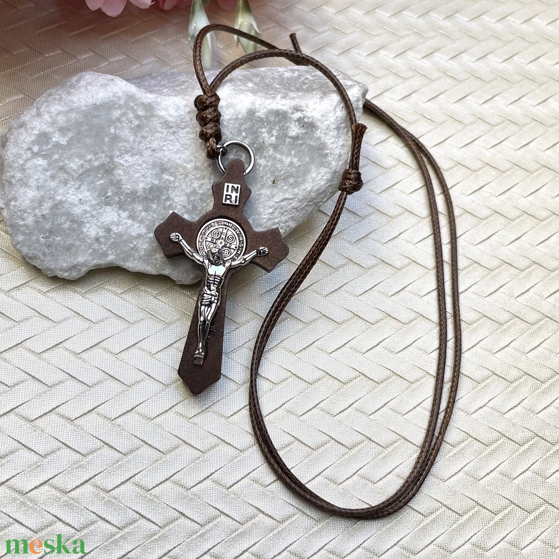 Szent Benedek keresztes amulett talizmán állítható méretű csomózott nyakláncon - ékszer - nyaklánc - medálos nyaklánc - Meska.hu Szent Benedek keresztes amulett talizmán állítható méretű csomózott nyakláncon - ékszer - nyaklánc - medálos nyaklánc - Meska.hu