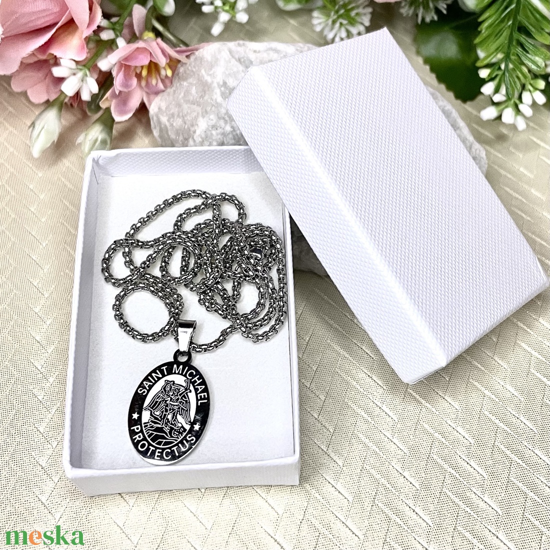 Ezüst színű Mihály arkangyal nemesacél medál védelmező amulett talizmán ezüst színű nemesacél láncon - ékszer - nyaklánc - medálos nyaklánc - Meska.hu Ezüst színű Mihály arkangyal nemesacél medál védelmező amulett talizmán ezüst színű nemesacél láncon - ékszer - nyaklánc - medálos nyaklánc - Meska.hu