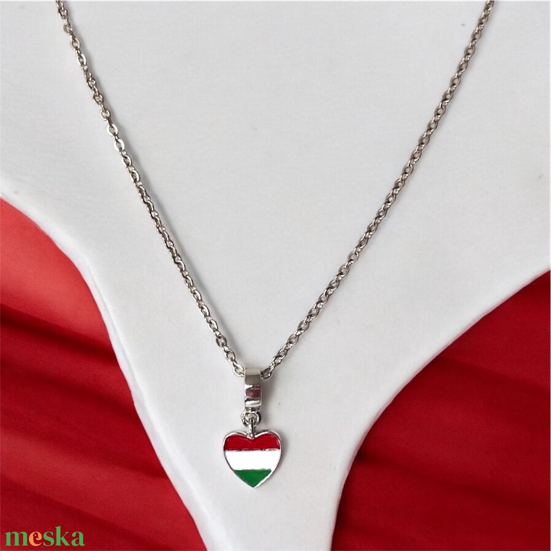 Magyar nemzeti színű szív charm medál - ékszer - karkötő - charm karkötő - Meska.hu Magyar nemzeti színű szív charm medál - ékszer - karkötő - charm karkötő - Meska.hu