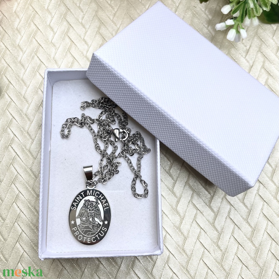 Ezüst színű Mihály arkangyal nemesacél medál védelmező amulett talizmán ezüst színű nemesacél láncon - ékszer - nyaklánc - medálos nyaklánc - Meska.hu Ezüst színű Mihály arkangyal nemesacél medál védelmező amulett talizmán ezüst színű nemesacél láncon - ékszer - nyaklánc - medálos nyaklánc - Meska.hu