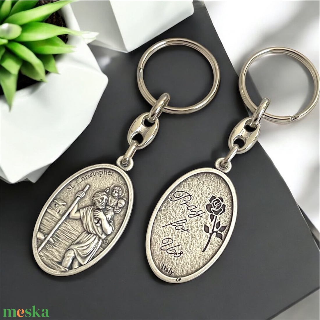Szent Kristóf ovális kulcstartó - táska & tok - kulcstartó & táskadísz - kulcstartó - Meska.hu Szent Kristóf ovális kulcstartó - táska & tok - kulcstartó & táskadísz - kulcstartó - Meska.hu