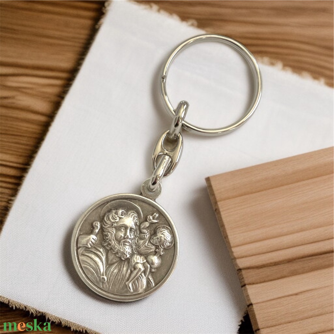 Szent Kristóf kerek kulcstartó - táska & tok - kulcstartó & táskadísz - táskadísz - Meska.hu Szent Kristóf kerek kulcstartó - táska & tok - kulcstartó & táskadísz - táskadísz - Meska.hu