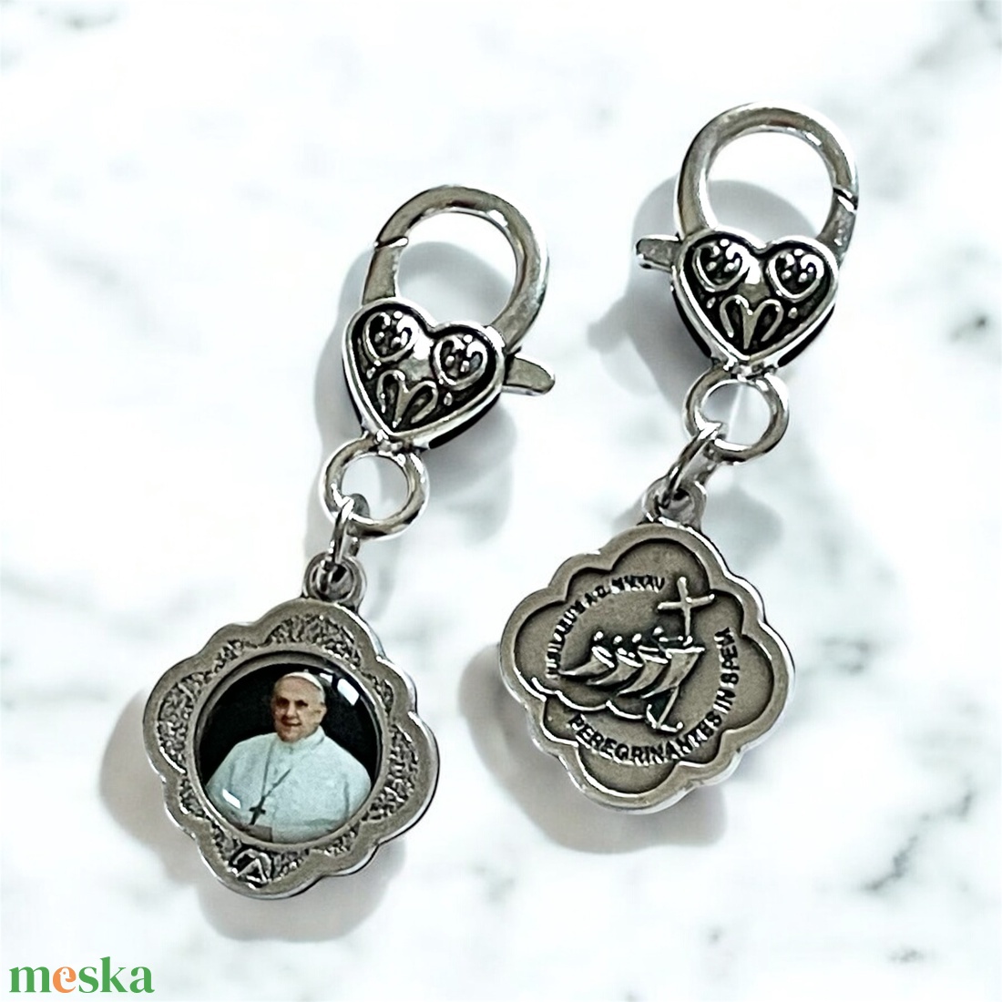Ferenc Pápa emlékére készült amulett kulcstartó - táska & tok - kulcstartó & táskadísz - táskadísz - Meska.hu Ferenc Pápa emlékére készült amulett kulcstartó - táska & tok - kulcstartó & táskadísz - táskadísz - Meska.hu