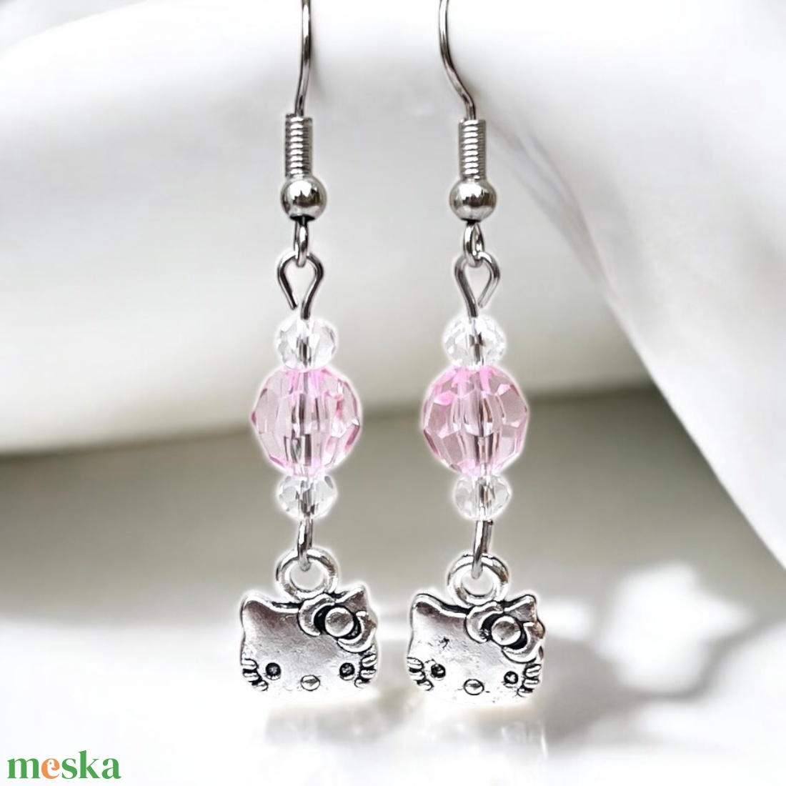 Hello Kitty lógó fülbevaló - ékszer - fülbevaló - lógó fülbevaló - Meska.hu Hello Kitty lógó fülbevaló - ékszer - fülbevaló - lógó fülbevaló - Meska.hu