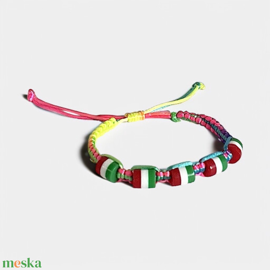 Magyar nemzeti mintás csomózott makramé paracord karkötő színes 5596936 - ékszer - karkötő - fonott karkötő - Meska.hu