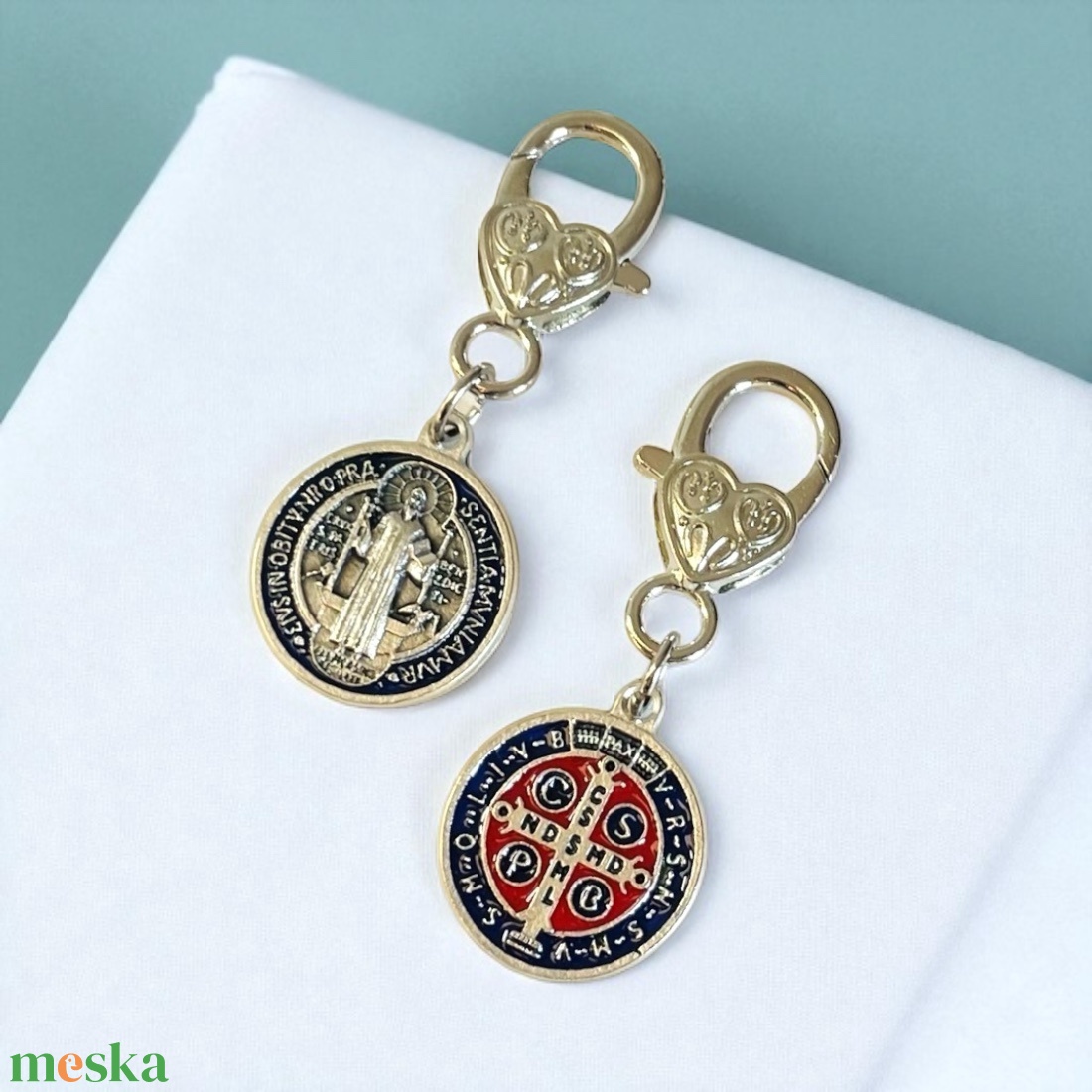 Szent Benedek amulett kulcstartó táskadísz - táska & tok - kulcstartó & táskadísz - kulcstartó - Meska.hu Szent Benedek amulett kulcstartó táskadísz - táska & tok - kulcstartó & táskadísz - kulcstartó - Meska.hu