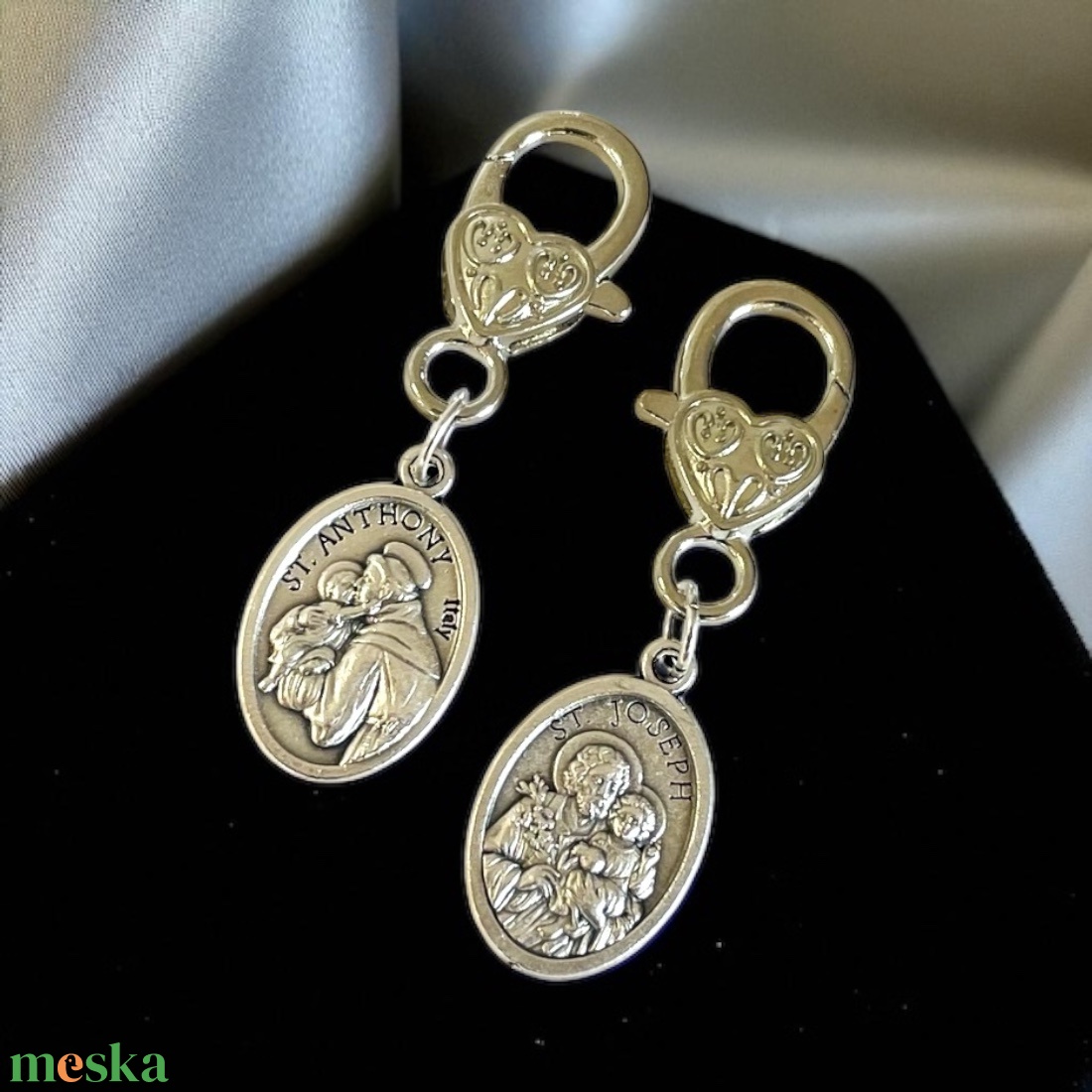 Szent Antal + Szent József amulett kulcstartó táskadísz - táska & tok - kulcstartó & táskadísz - kulcstartó - Meska.hu Szent Antal + Szent József amulett kulcstartó táskadísz - táska & tok - kulcstartó & táskadísz - kulcstartó - Meska.hu