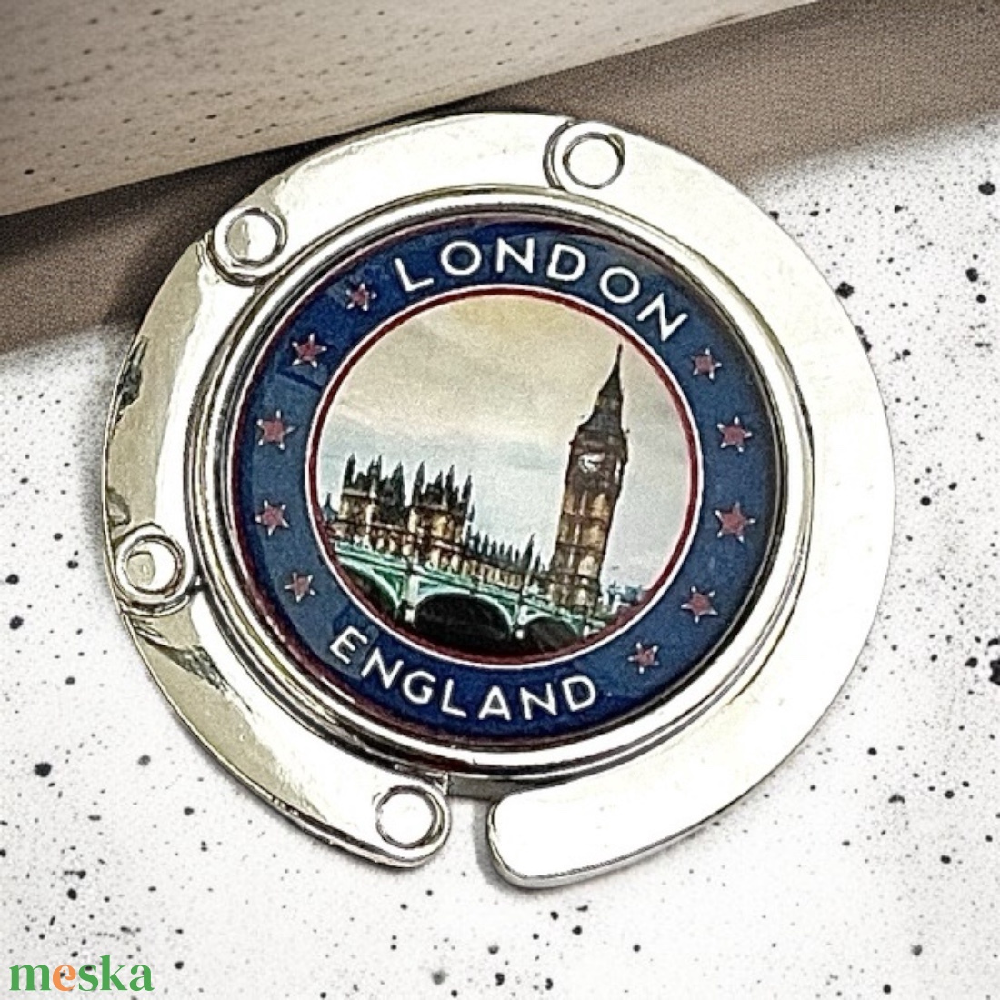 LONDON mintázatú Üveglencsés Táska Akasztó Táskaakasztó - táska & tok - kulcstartó & táskadísz - táskaakasztó - Meska.hu LONDON mintázatú Üveglencsés Táska Akasztó Táskaakasztó - táska & tok - kulcstartó & táskadísz - táskaakasztó - Meska.hu