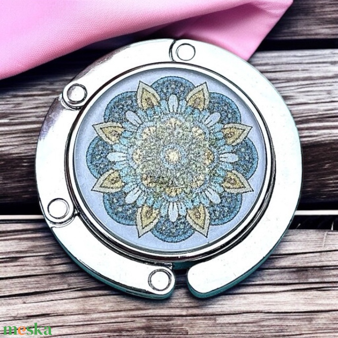 Arany selyemfényes Mandala mintázatú Üveglencsés Táska Akasztó Táskaakasztó - táska & tok - kulcstartó & táskadísz - táskaakasztó - Meska.hu Arany selyemfényes Mandala mintázatú Üveglencsés Táska Akasztó Táskaakasztó - táska & tok - kulcstartó & táskadísz - táskaakasztó - Meska.hu