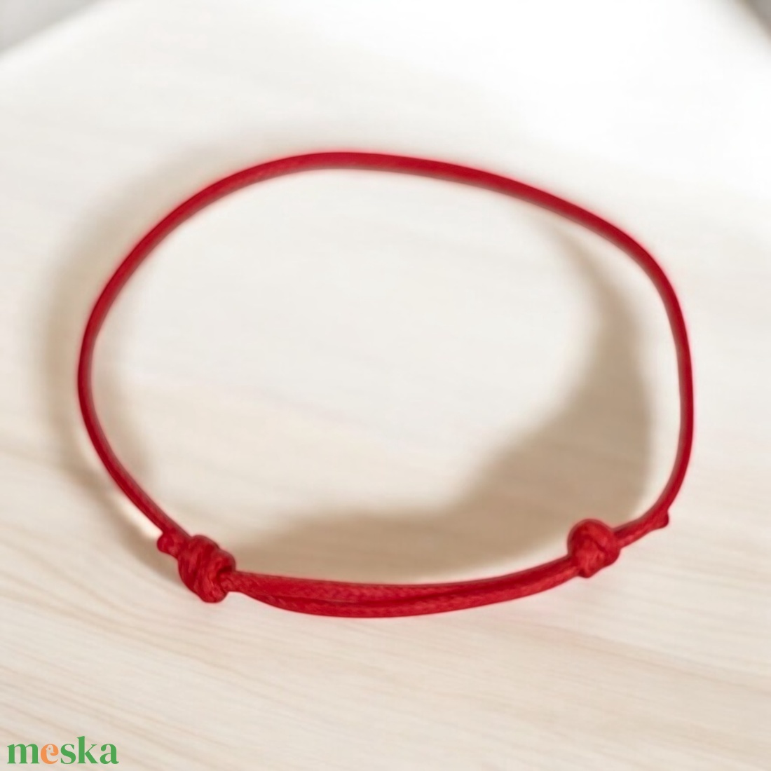 Piros Kabbala karkötő csúszócsomóval viaszolt zsinórból 5515369 - ékszer - karkötő - fonott karkötő - Meska.hu Piros Kabbala karkötő csúszócsomóval viaszolt zsinórból 5515369 - ékszer - karkötő - fonott karkötő - Meska.hu
