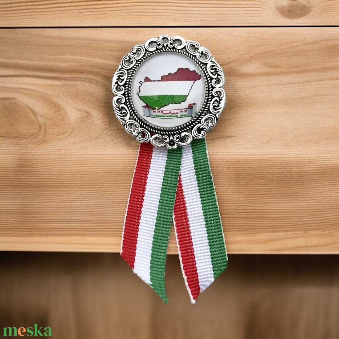 Üveglencsés kokárda Magyarország - ékszer - kitűző és bross - Meska.hu
