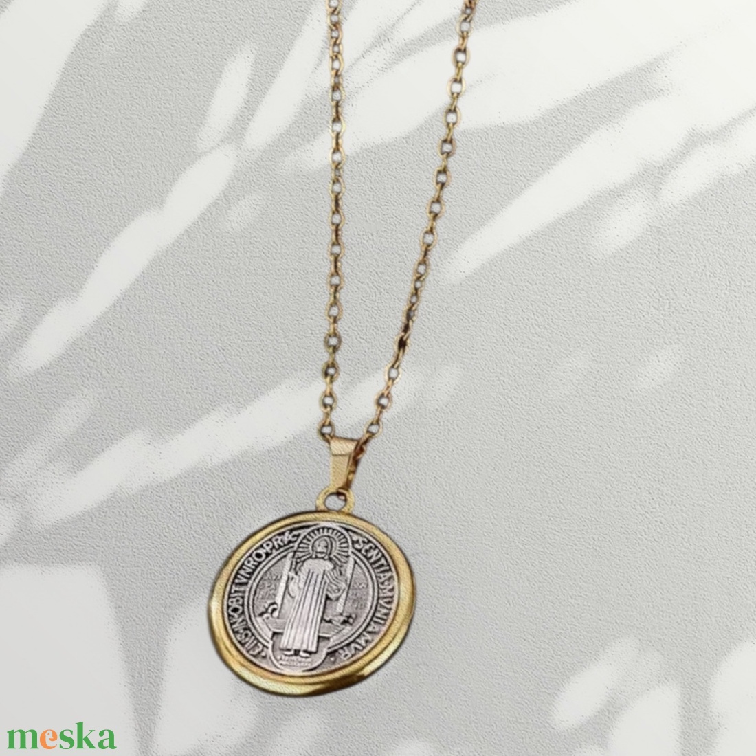 Arany színű Szent Benedek amulett medál talizmán arany színű nemesacél kapcsos láncon 5632534 - ékszer - nyaklánc - medálos nyaklánc - Meska.hu Arany színű Szent Benedek amulett medál talizmán arany színű nemesacél kapcsos láncon 5632534 - ékszer - nyaklánc - medálos nyaklánc - Meska.hu
