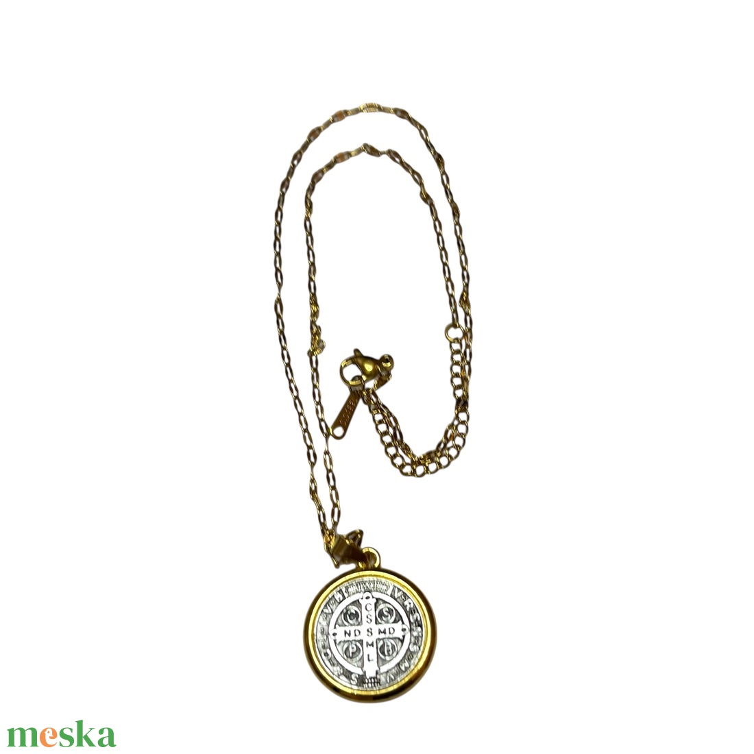 Arany színű Szent Benedek amulett medál talizmán arany színű nemesacél kapcsos láncon 5632534 - ékszer - nyaklánc - medálos nyaklánc - Meska.hu Arany színű Szent Benedek amulett medál talizmán arany színű nemesacél kapcsos láncon 5632534 - ékszer - nyaklánc - medálos nyaklánc - Meska.hu