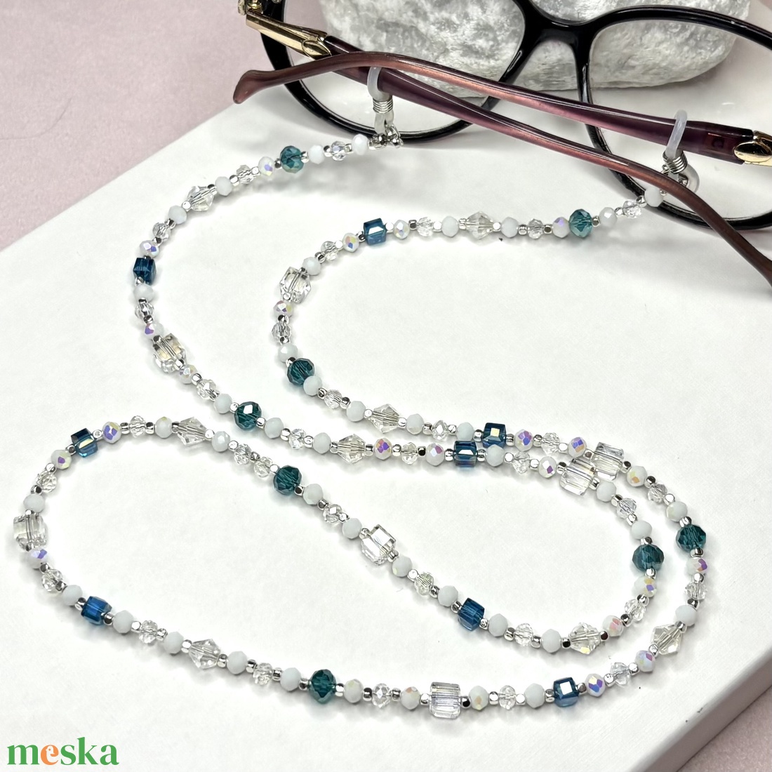 Elegáns többfunkciós szemüveglánc csiszolt kristálygyöngyökből - ékszer - szemüveglánc - Meska.hu