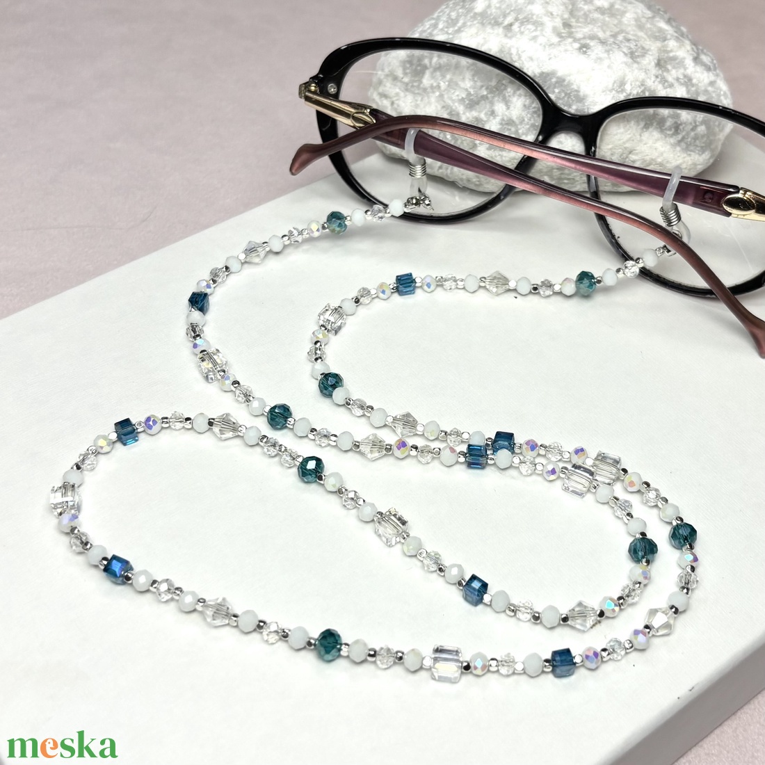 Elegáns többfunkciós szemüveglánc csiszolt kristálygyöngyökből - ékszer - szemüveglánc - Meska.hu