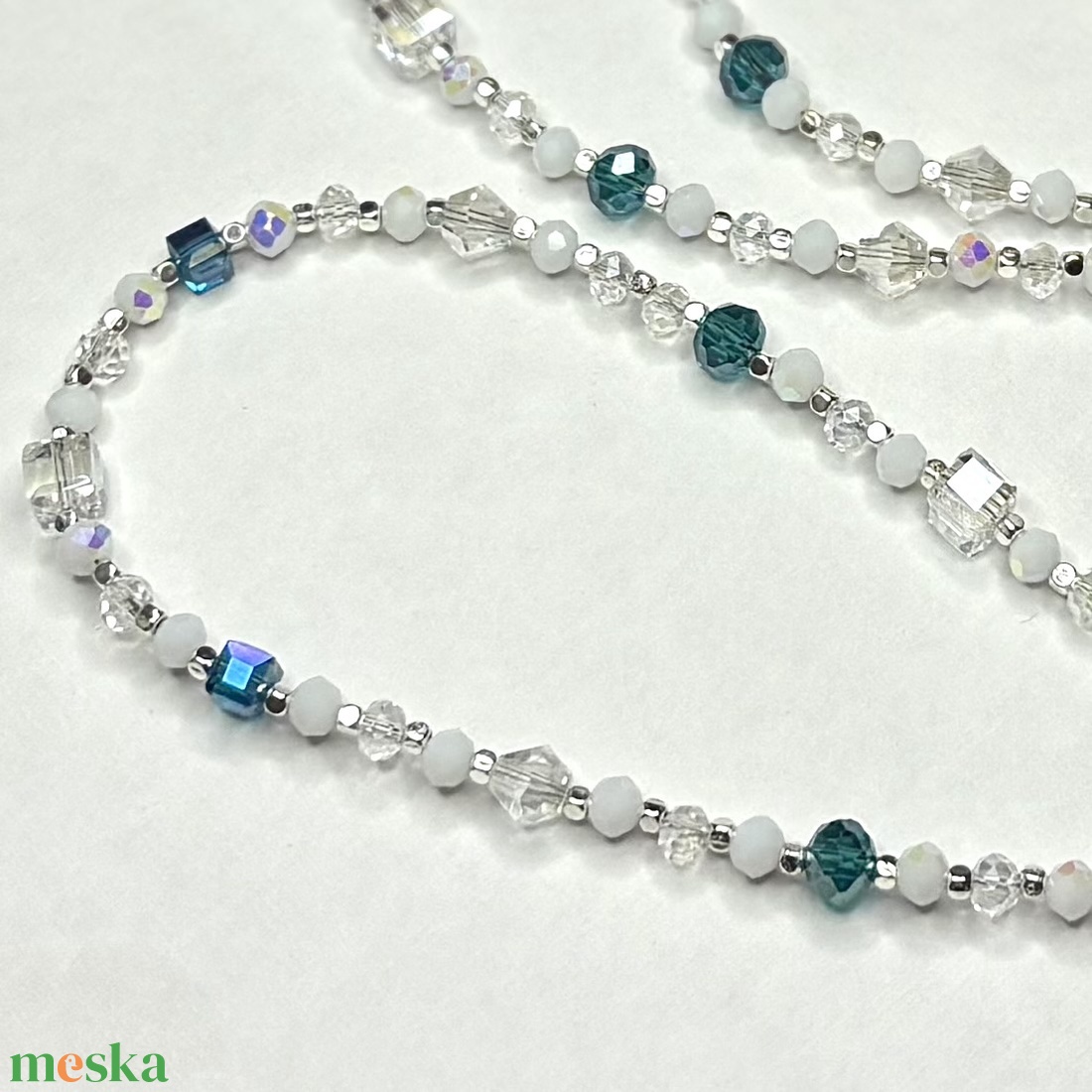 Elegáns többfunkciós szemüveglánc csiszolt kristálygyöngyökből - ékszer - szemüveglánc - Meska.hu