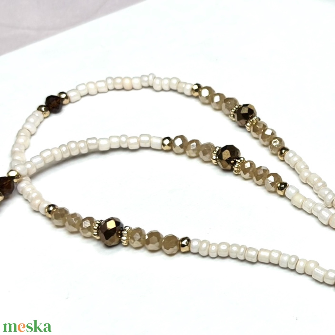 Elegáns nude barna bézs arany bronz színvilágú szemüveglánc csiszolt kristálygyöngyökből - ékszer - szemüveglánc - Meska.hu