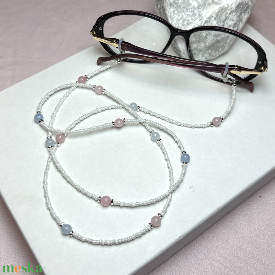 Elegáns vidám fiatalos színvilágú szemüveglánc kásagyöngyökből és ásványgyöngyökből - ékszer - szemüveglánc - Meska.hu Elegáns vidám fiatalos színvilágú szemüveglánc kásagyöngyökből és ásványgyöngyökből - ékszer - szemüveglánc - Meska.hu
