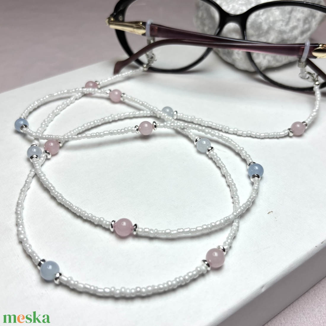 Elegáns vidám fiatalos színvilágú szemüveglánc kásagyöngyökből és ásványgyöngyökből - ékszer - szemüveglánc - Meska.hu Elegáns vidám fiatalos színvilágú szemüveglánc kásagyöngyökből és ásványgyöngyökből - ékszer - szemüveglánc - Meska.hu