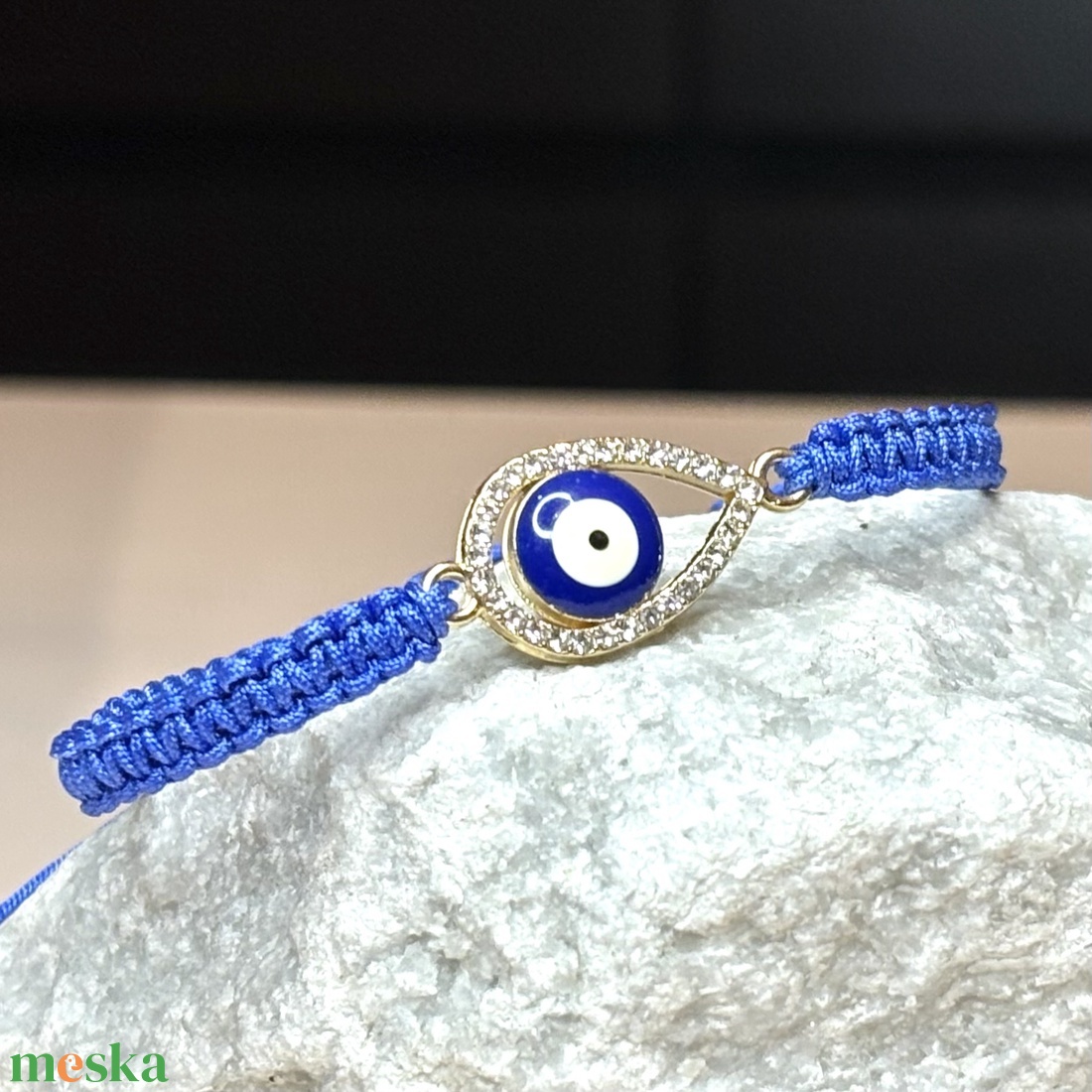 Védelmező csomózott makramé karkötő strasszköves nazar szen medállal  - ékszer - karkötő - fonott karkötő - Meska.hu