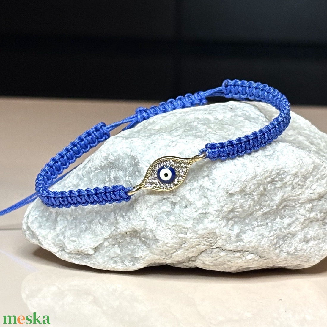 Védelmező csomózott makramé karkötő strasszköves nazar medállal  - ékszer - karkötő - fonott karkötő - Meska.hu