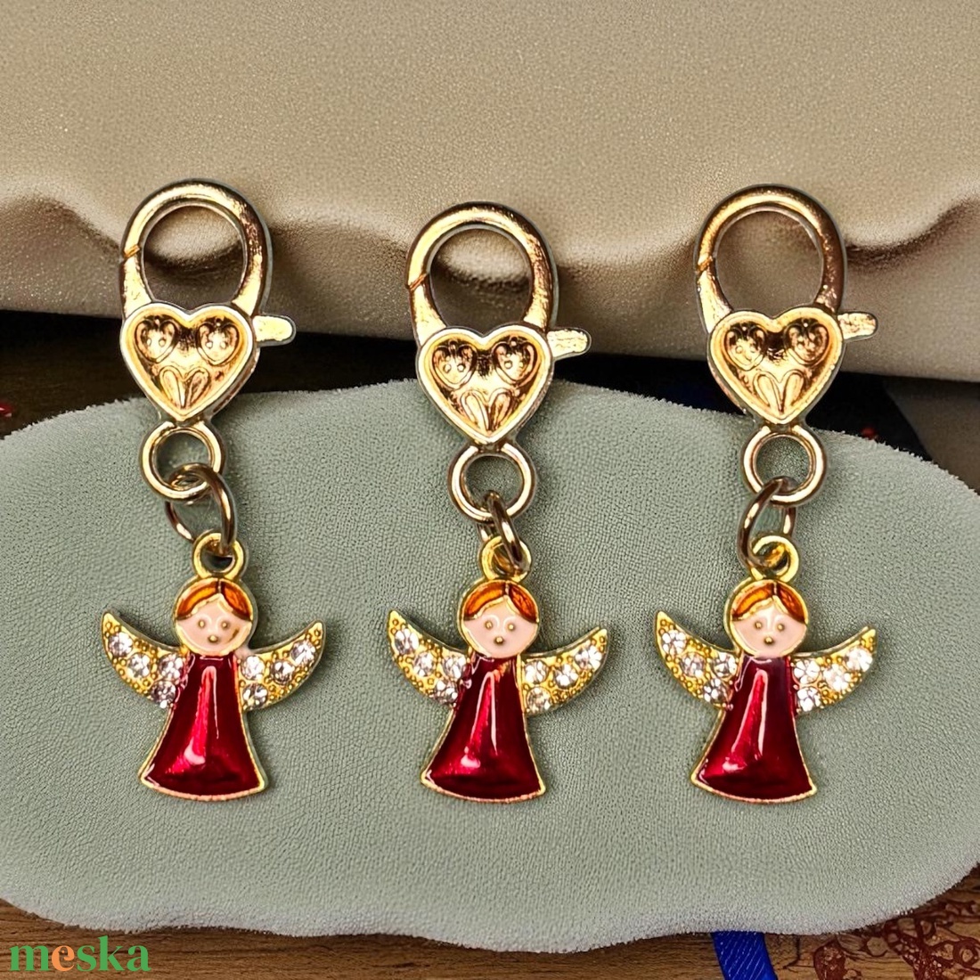 Angyalkás medál ajándékkísérő kulcstartó - karácsony - karácsonyi ajándékozás - karácsonyi képeslap, üdvözlőlap, ajándékkísérő - Meska.hu