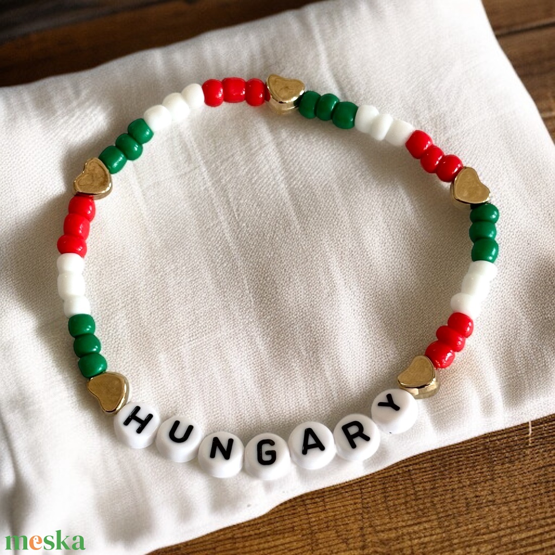 Magyar nemzeti színű HUNGARY feliratú gyöngy gyöngyös kaekötő 5640021 - ékszer - karkötő - gyöngyös karkötő - Meska.hu