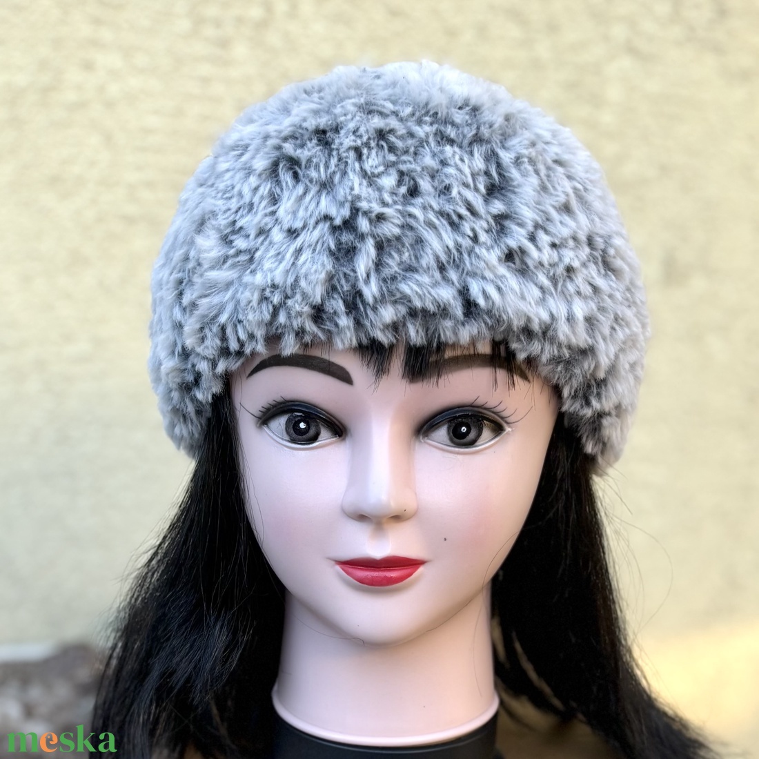 Szőrme hatású meleg kötött női sapka tini méret szürkés színekben 5637538 - ruha & divat - sál, sapka, kendő - sapka - Meska.hu