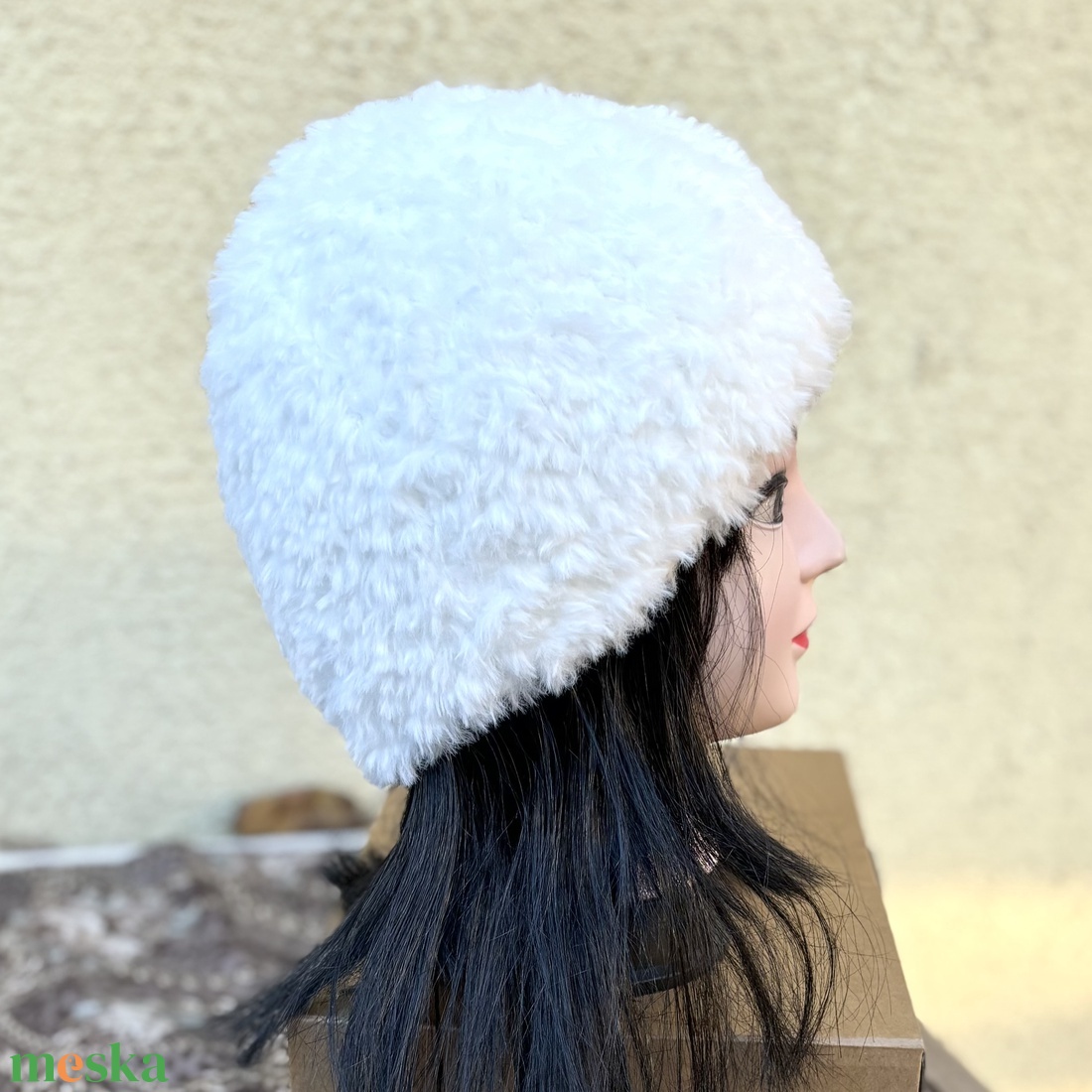 Szőrme hatású meleg kötött női sapka gyerek tini méret fehér 5637558 - ruha & divat - sál, sapka, kendő - sapka - Meska.hu