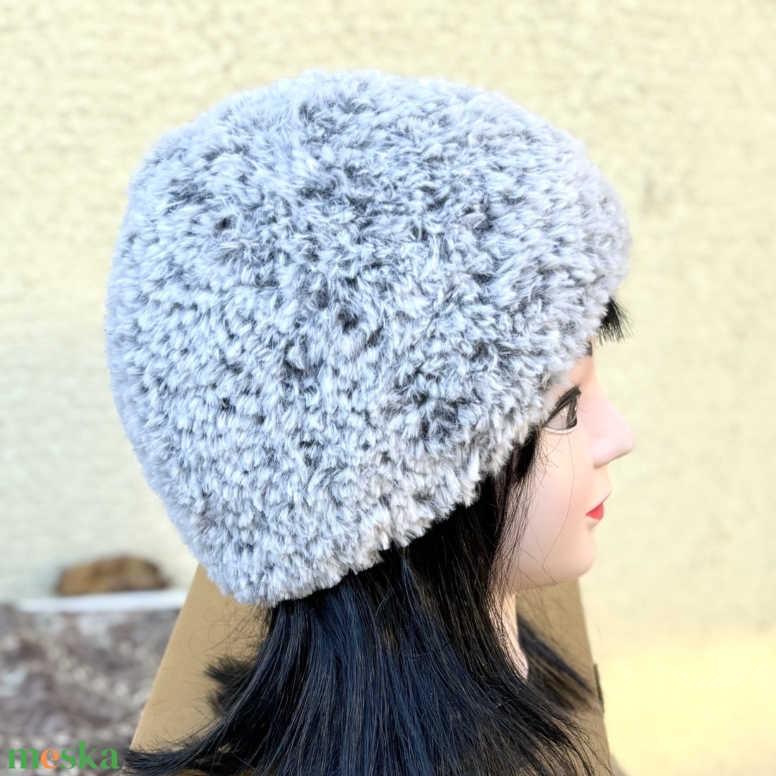 Szőrme hatású meleg kötött női sapka gyerek tini méret szürkés színekben 5637571 - ruha & divat - sál, sapka, kendő - sapka - Meska.hu