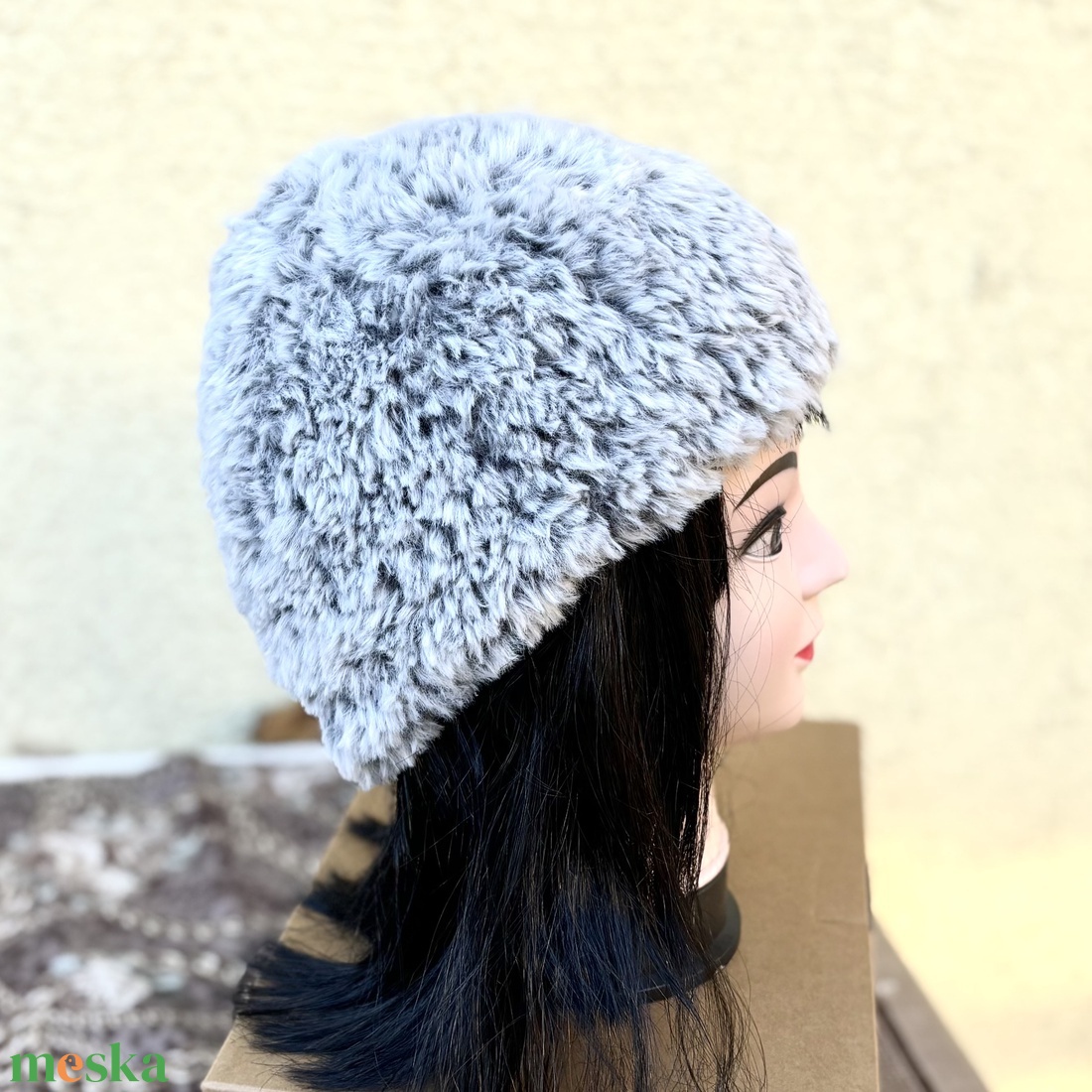Szőrme hatású meleg kötött női sapka felnőtt női méret szürkés színekben 5637544 - ruha & divat - sál, sapka, kendő - sapka - Meska.hu
