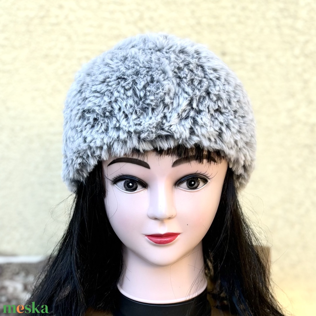 Szőrme hatású meleg kötött női sapka felnőtt női méret szürkés színekben 5637544 - ruha & divat - sál, sapka, kendő - sapka - Meska.hu