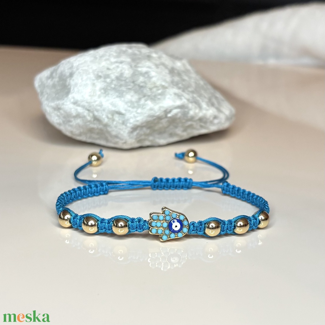 Csomózott makramé állítható méretű védelmező Hamsa kéz karkötő arany színű hematit gyöngyökkel kék 5676075 - ékszer - karkötő - fonott karkötő - Meska.hu