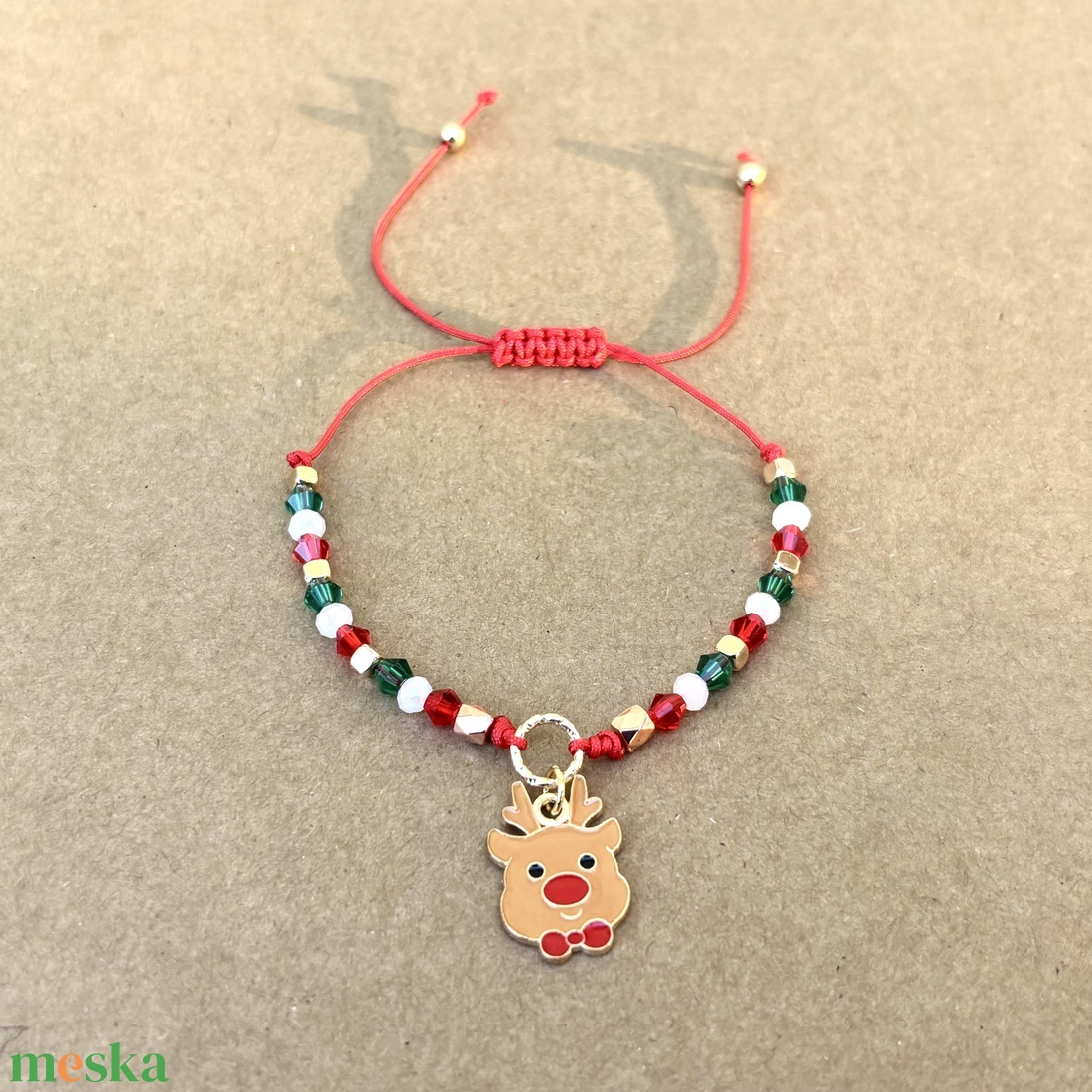 Karácsonyi rénszarvas csomózott makramé charm karkötő 5666520 - ékszer - karkötő - fonott karkötő - Meska.hu