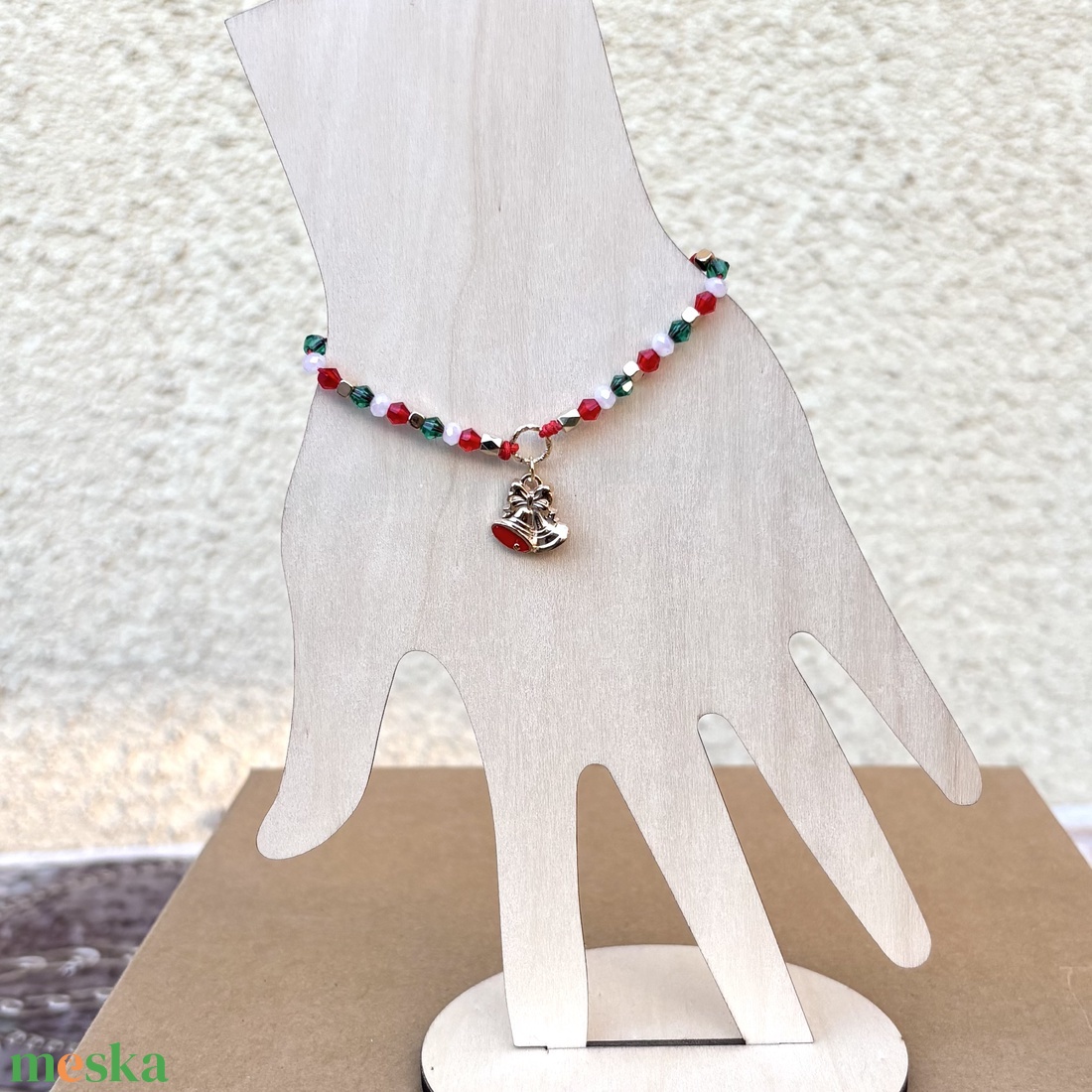 Karácsonyi csengettyű csomózott makramé charm karkötő 5666532 - ékszer - karkötő - fonott karkötő - Meska.hu