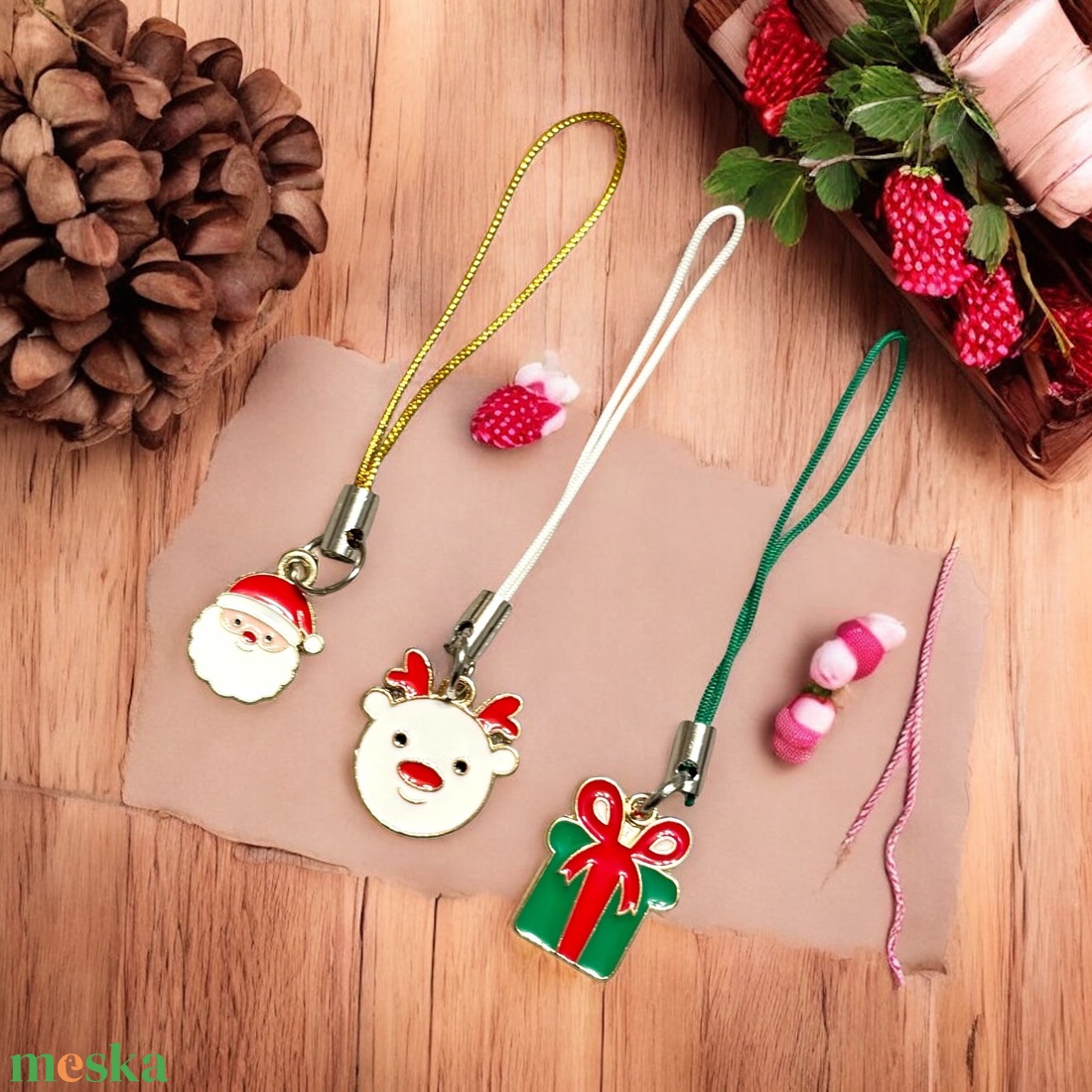 3 db Mobiltelefon dísz mobil charm ajándékkísérő karácsony mikulás télapó témában 004 - karácsony - karácsonyi ajándékozás - karácsonyi képeslap, üdvözlőlap, ajándékkísérő - Meska.hu