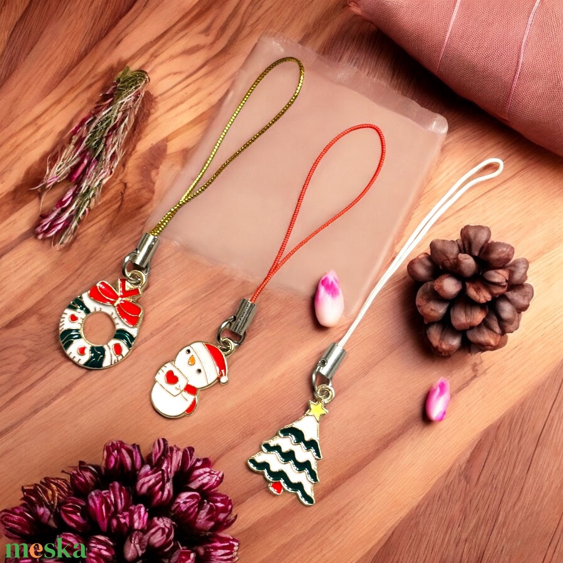 3 db Mobiltelefon dísz mobil charm ajándékkísérő karácsony mikulás télapó témában 008 - karácsony - karácsonyi ajándékozás - karácsonyi képeslap, üdvözlőlap, ajándékkísérő - Meska.hu