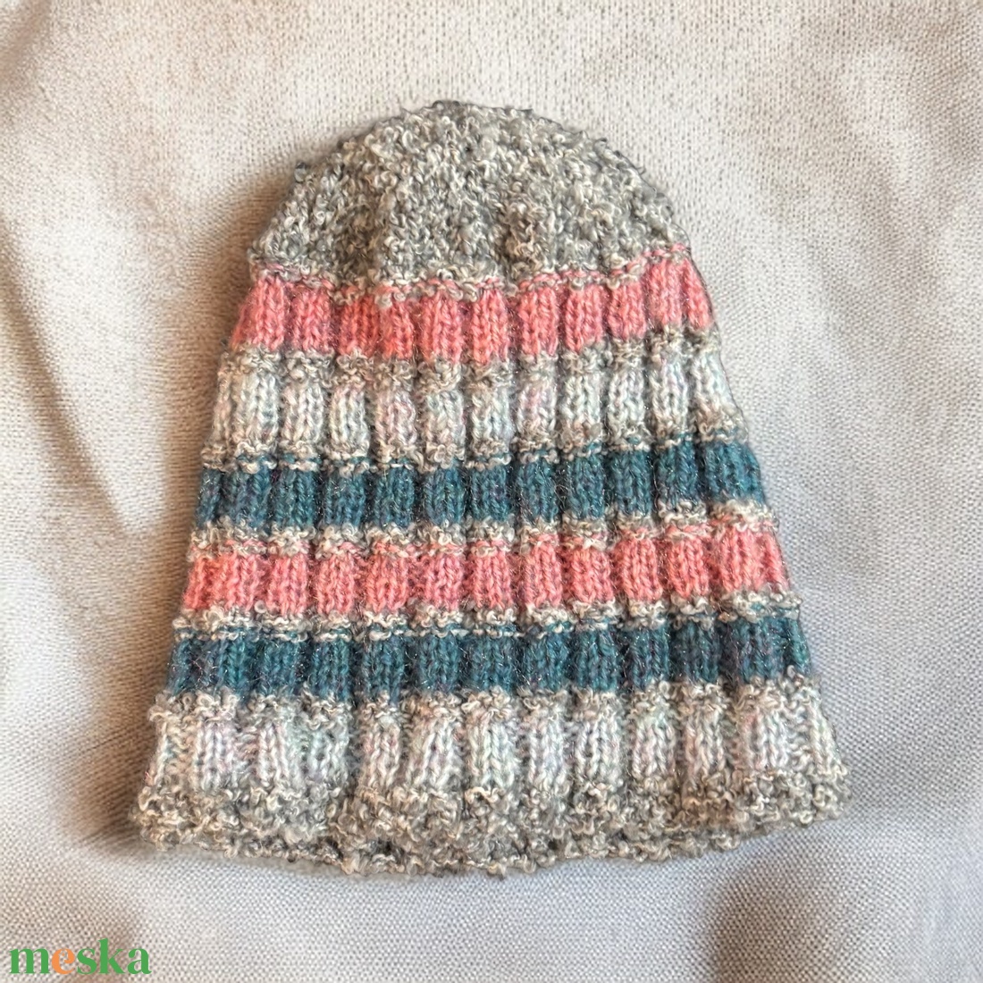 Kézzel kötött csíkos mintás női slouchy sapka egyedi darab - ruha & divat - sál, sapka, kendő - sapka - Meska.hu