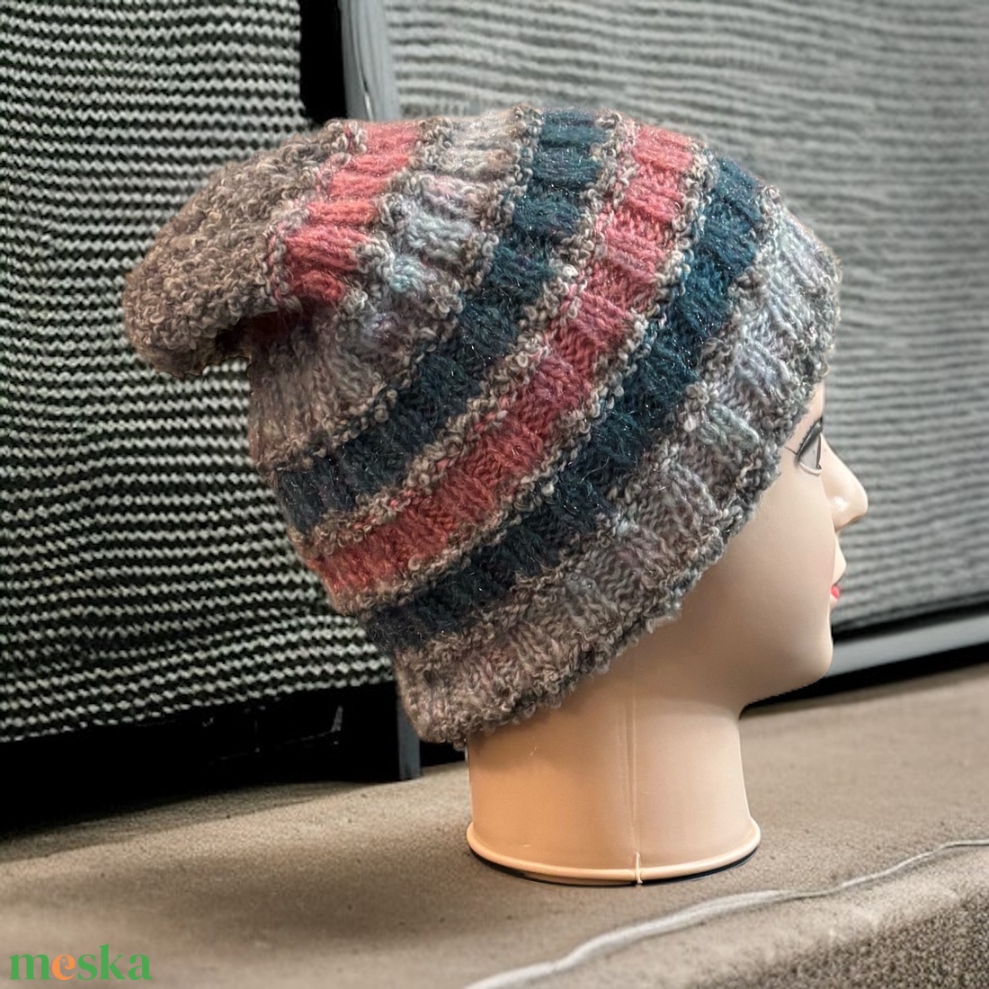 Kézzel kötött csíkos mintás női slouchy sapka egyedi darab - ruha & divat - sál, sapka, kendő - sapka - Meska.hu