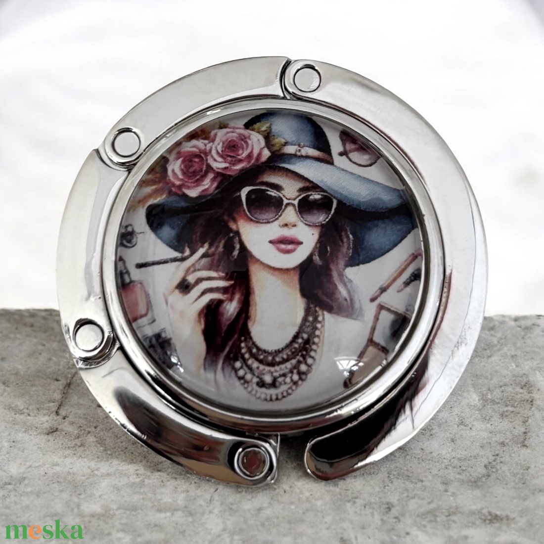 Trendi Csajos Virágos kalapos napszemüveges divatos Táska Akasztó Táskaakasztó táskatartó 5726806 - táska & tok - kulcstartó & táskadísz - táskaakasztó - Meska.hu