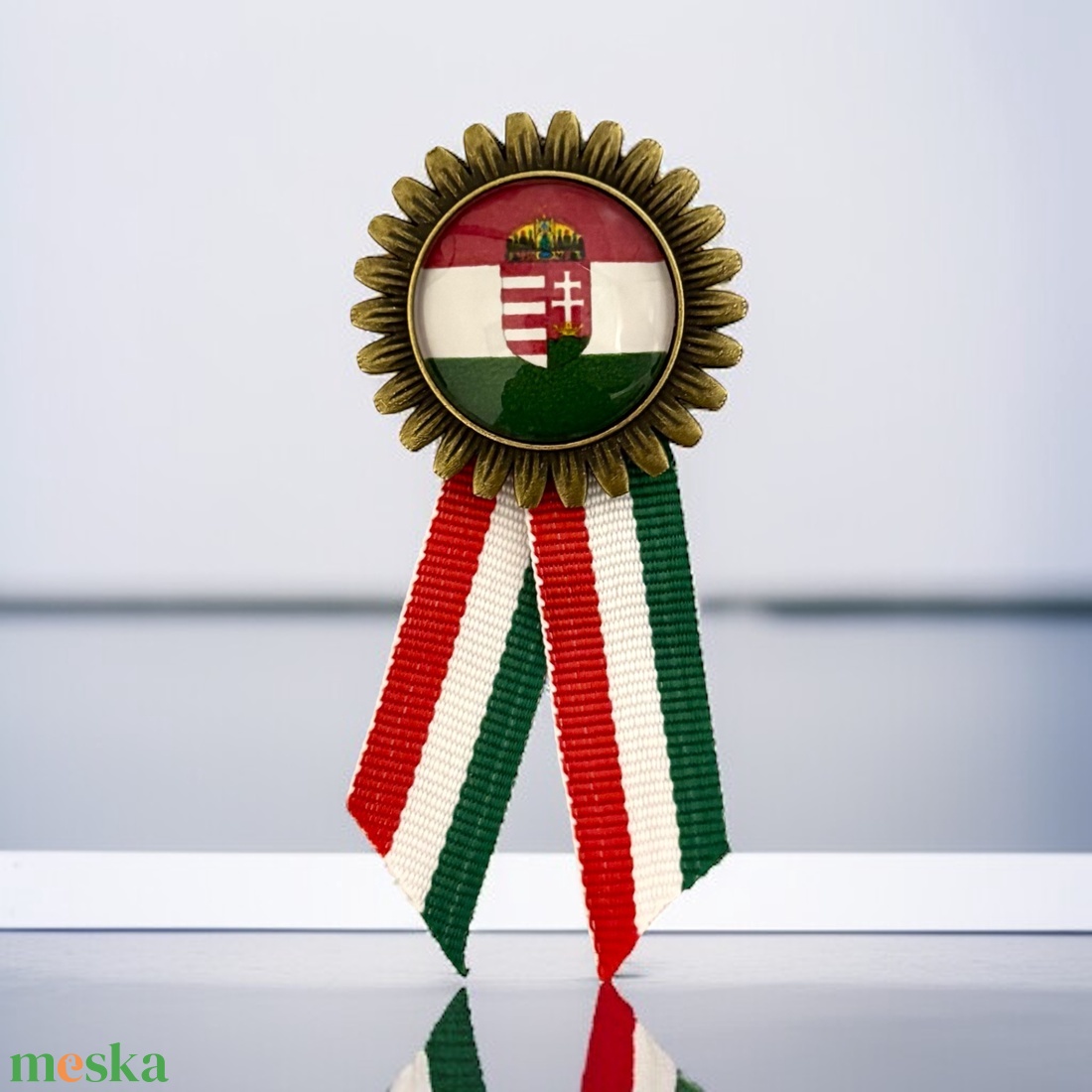 Üveglencsés kokárda március 15 magyar címerrel 5727029 - ékszer - kitűző és bross - Meska.hu