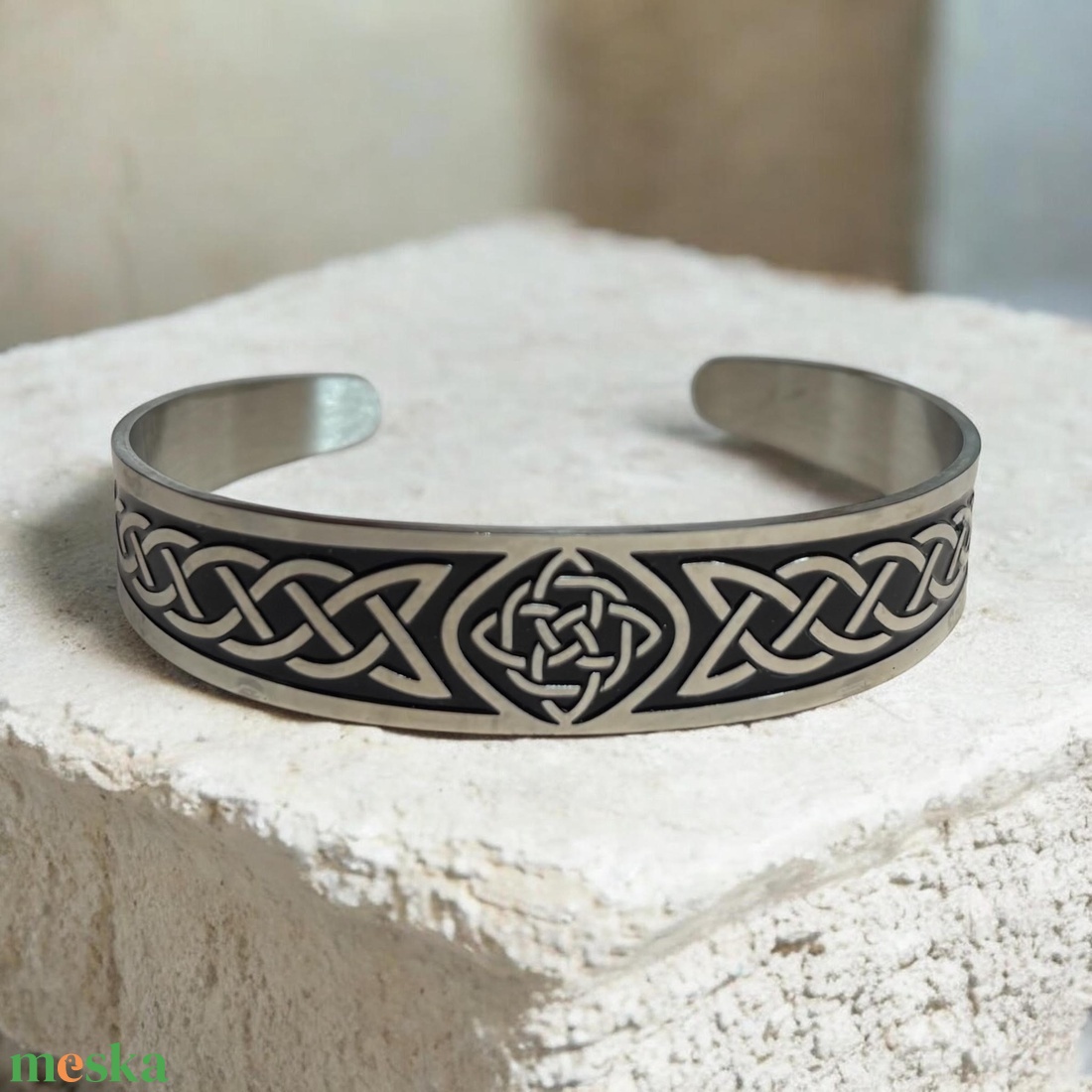 Kelta csomó mintás nemesacél karkötő karperec ajándékdobozzal (ezüst) 5726855 - ékszer - karkötő - karperec - Meska.hu