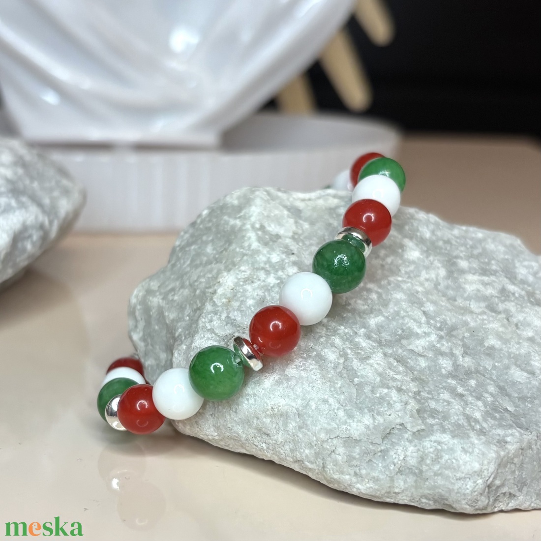 Női méretű Magyar nemzeti színű ásványkarkötő kokárda 16 cm 5726859 - ékszer - karkötő - ásványkarkötő - Meska.hu