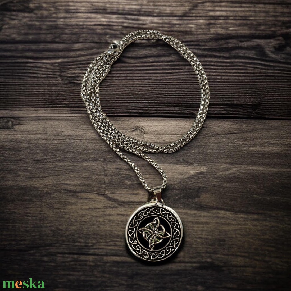 Védelmező Kelta csomó medál nemesacél kapcsos láncon ajándékdobozzal 5726883 - ékszer - nyaklánc - medálos nyaklánc - Meska.hu